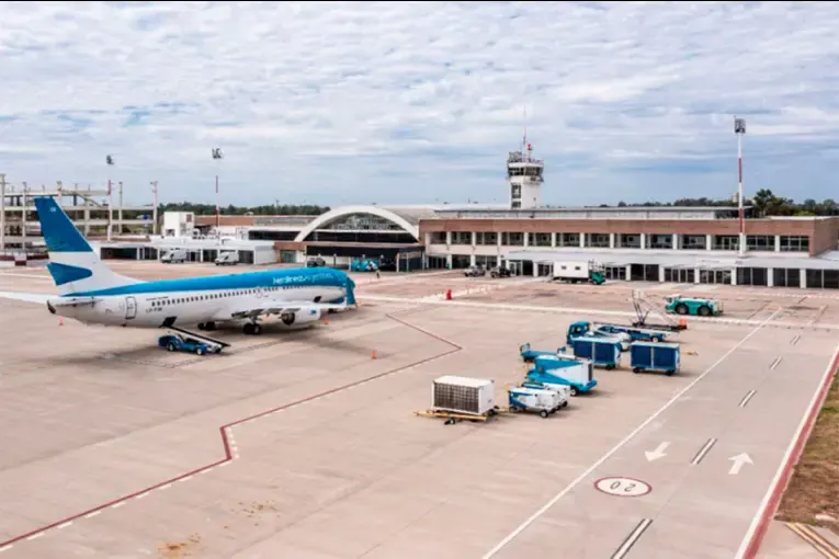 Santa Fe: detuvieron a una pareja que intentó tener sexo en un avión