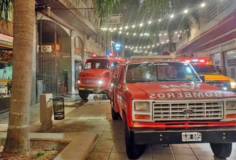 Se incendió la histórica tienda Hidalgo en la peatonal de Concordia.