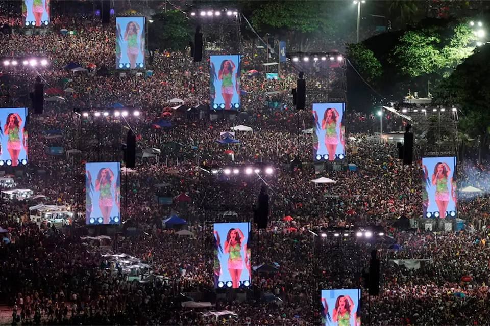 Show de Shakira en Brasil convocó a más de dos millones de personas en Copacabana