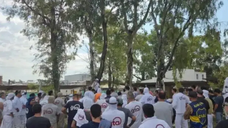 Trabajadores de Granja Tres Arroyos volvieron al paro: la empresa adeuda sueldos