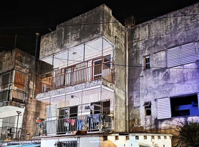 Trágico incendio en La Bianca: mueren dos niños y su padre permanece grave