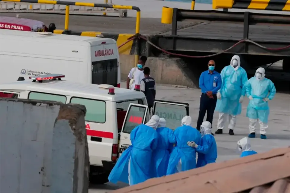 Trasladarán a argentinos del crucero con hantavirus para cumplir cuarentena