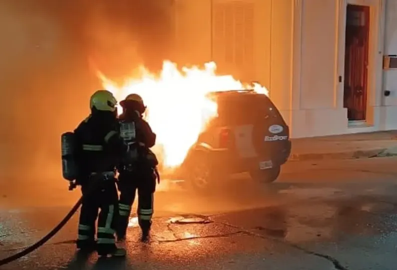 Una camioneta se incendió en el centro de Concepción del Uruguay
