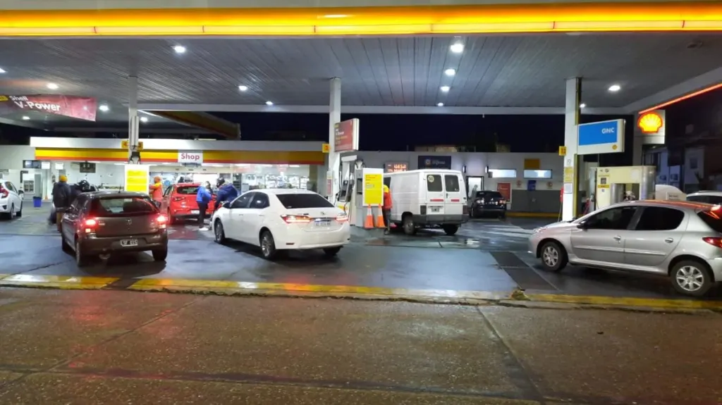 Vence el congelamiento de combustibles y podrían aumentar la nafta y el gasoil