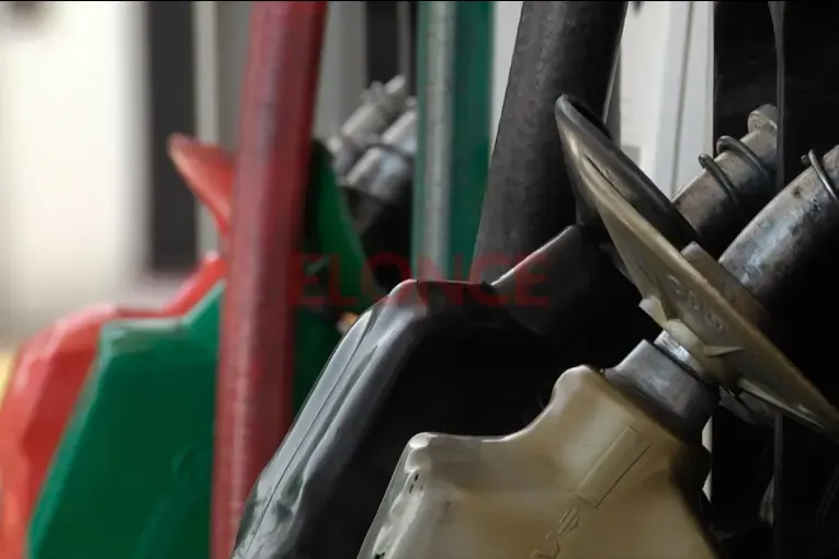 Vence el congelamiento de la nafta y podría haber aumentos: afirman que los precios están 15% atrasados