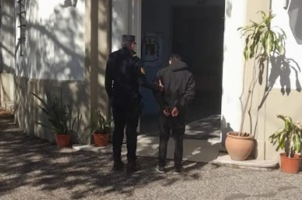 Villa Elisa: recuperaron un auto robado y detuvieron a un joven de 25 años
