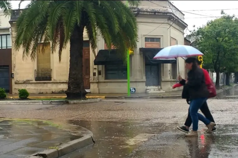 Cómo estará el tiempo este sábado en la ciudad: anuncian lluvias y descenso de temperatura
