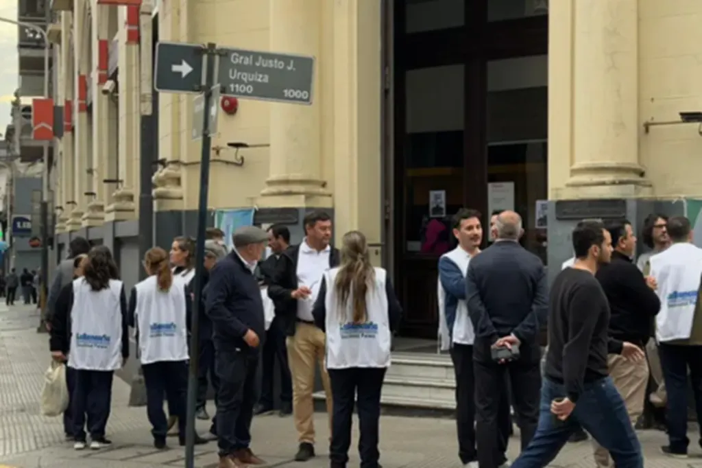 Despidos en el Banco Hipotecario: hubo manifestación en Paraná