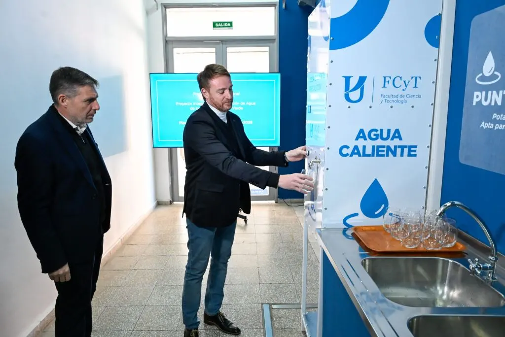 Después de 40 años, una facultad de Uader dejó de consumir agua envasada