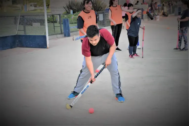 El Club Estudiantes impulsa el hockey inclusivo: «Lo puede practicar cualquier persona con discapacidad»