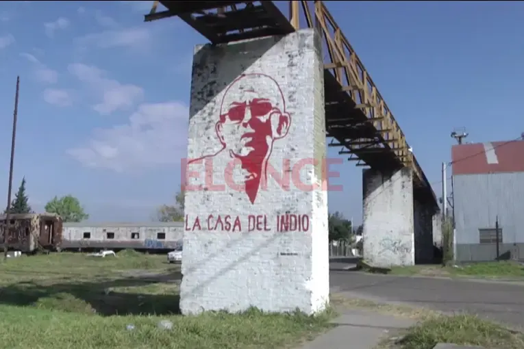 En Paraná, el mural del Indio Solari refleja su huella imborrable en el rock argentino