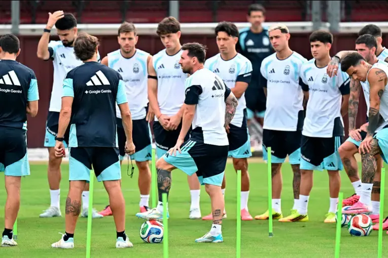 La Selección argentina entrena antes del debut en el Mundial: el panorama de los lesionados y quiénes no llegan