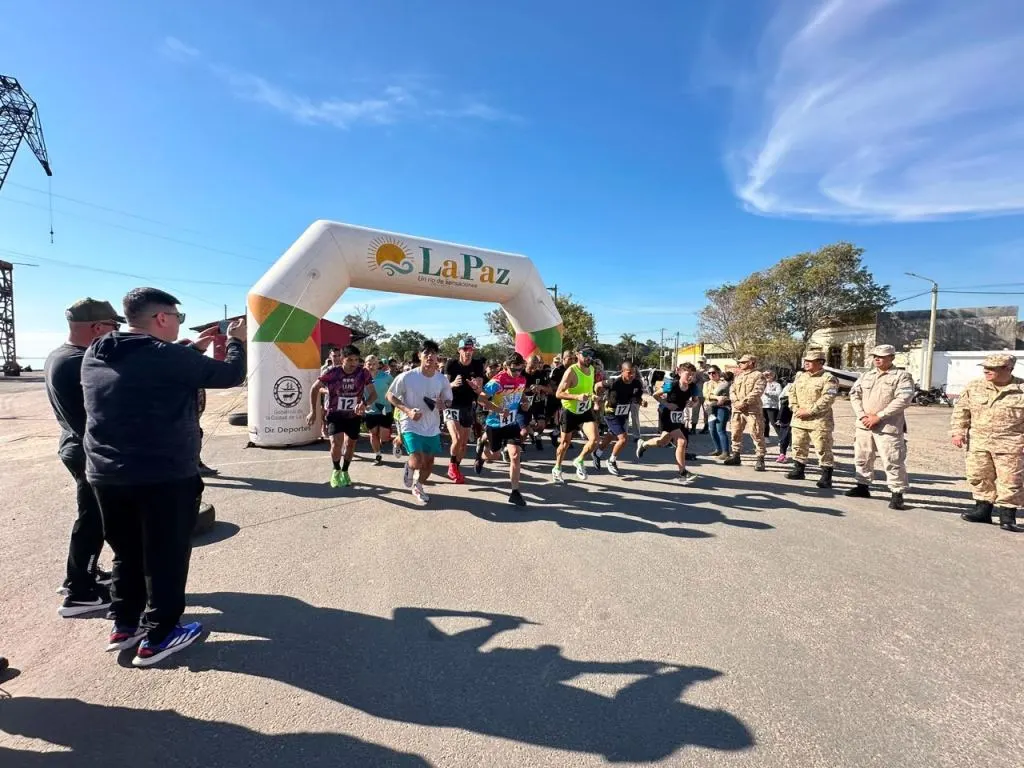 Más de 120 personas participaron de la maratón por el 216º aniversario de la Prefectura Naval Argentina