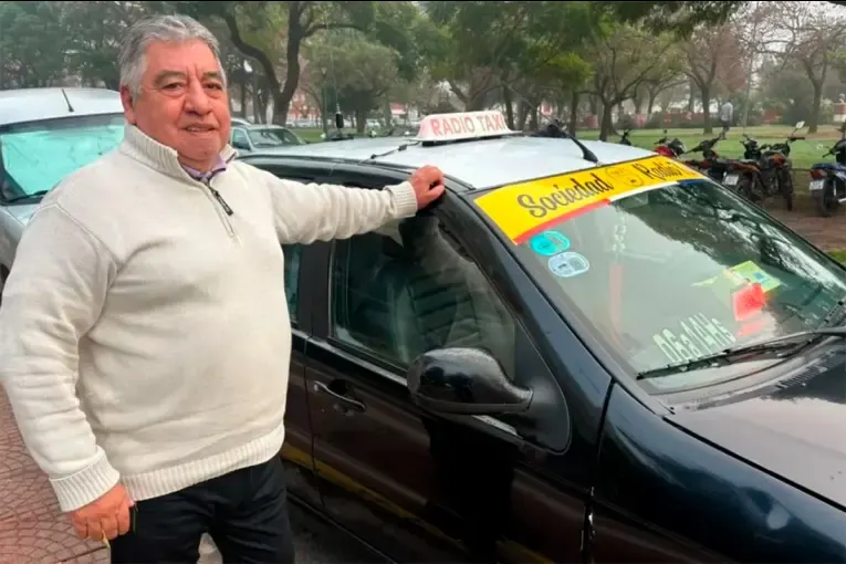 Un taxista asistió un parto en pleno viaje y ayudó a nacer a una bebé