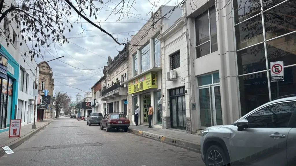 A pesar del feriado por el Día de la Independencia, comercios céntricos abrieron sus puertas
