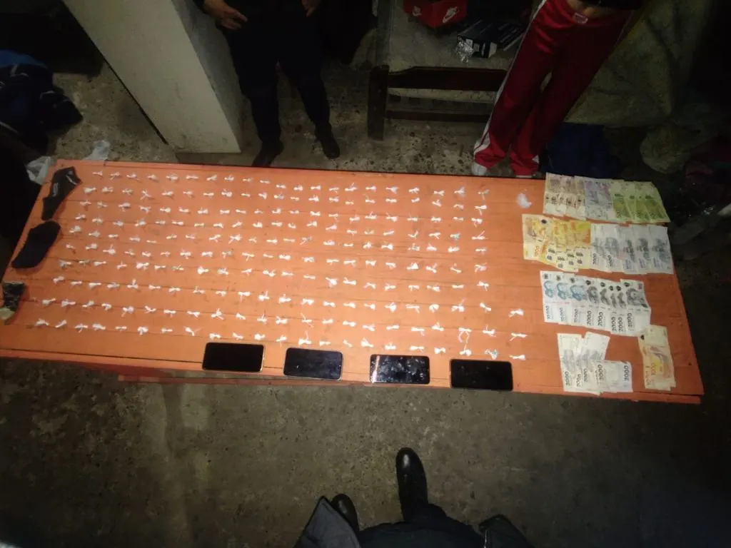 Allanamientos por una causa de amenazas terminaron con el secuestro de cocaína y tres detenidos en el barrio Ex Aeroclub