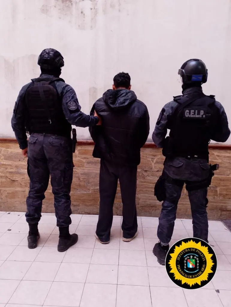Allanamientos por una causa de hurto: secuestran cartuchos, marihuana y recuperan una bicicleta robada