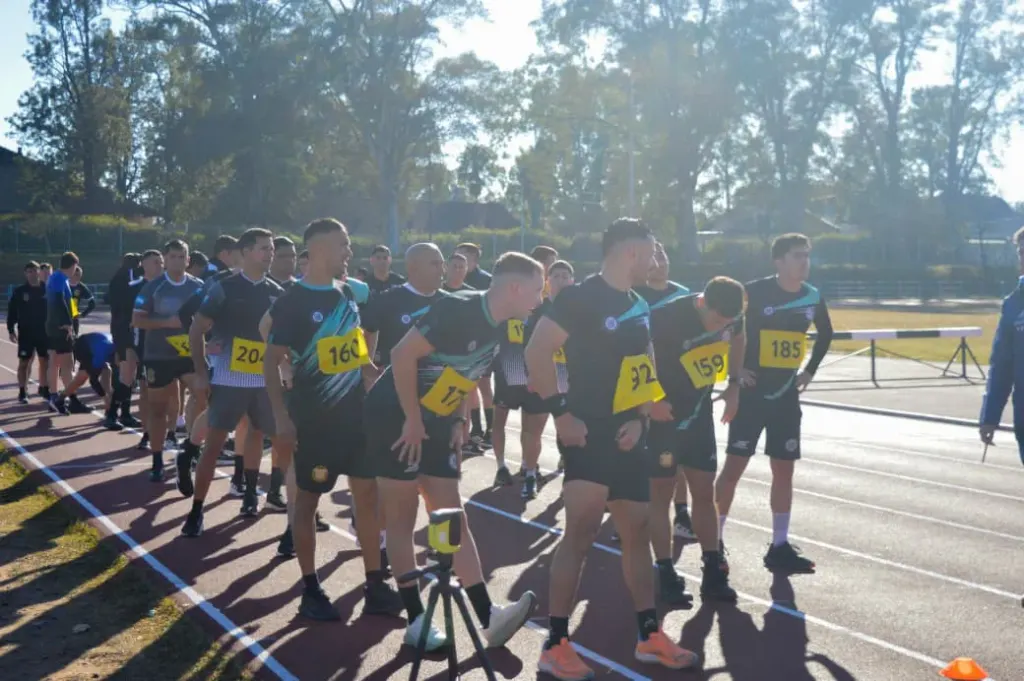 Árbitros de Entre Ríos tuvieron la prueba física en la Pista del Polideportivo
