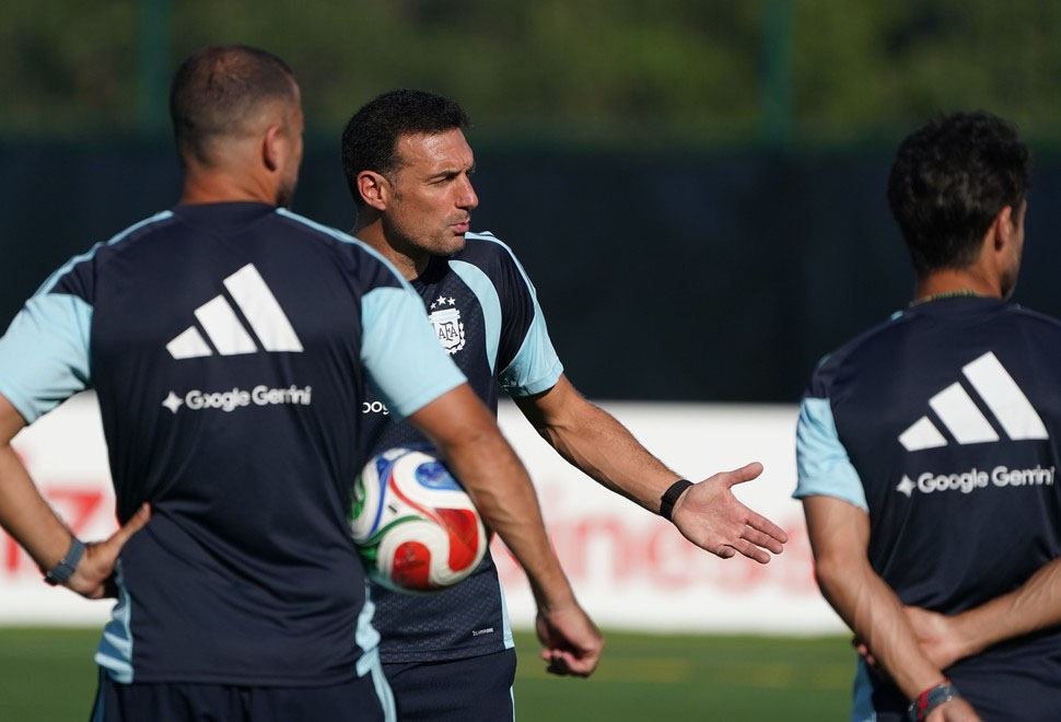 Argentina entrenó pensando en el partido del sábado ante Suiza
