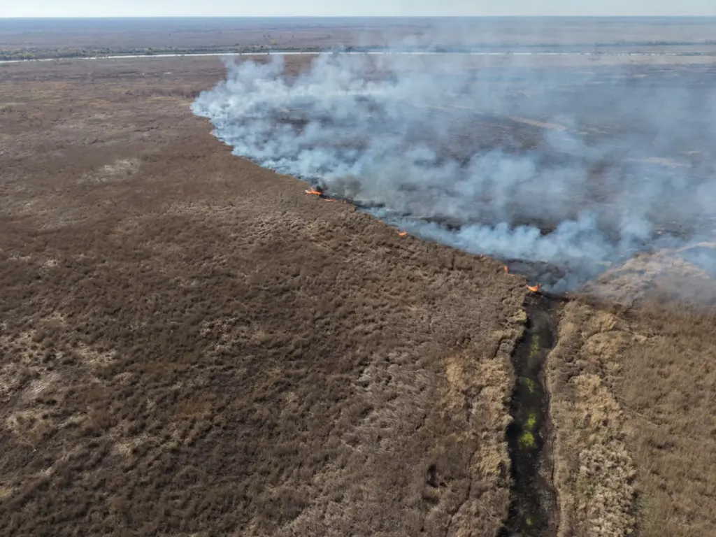 Brigadas entrerrianas asisten en el combate de incendios en la zona del Delta