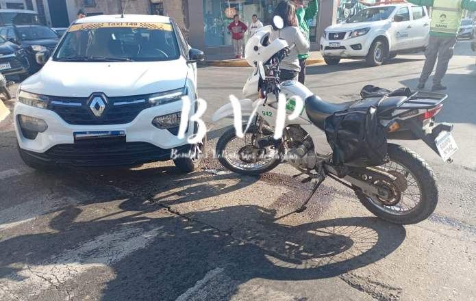 Chocaron a un inspector de Tránsito que circulaba en moto en Paraná