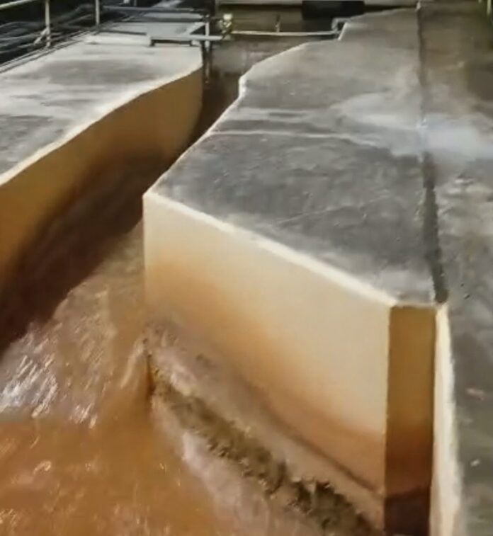 Comenzó a restablecerse el suministro de agua potable tras la reparación del caño principal