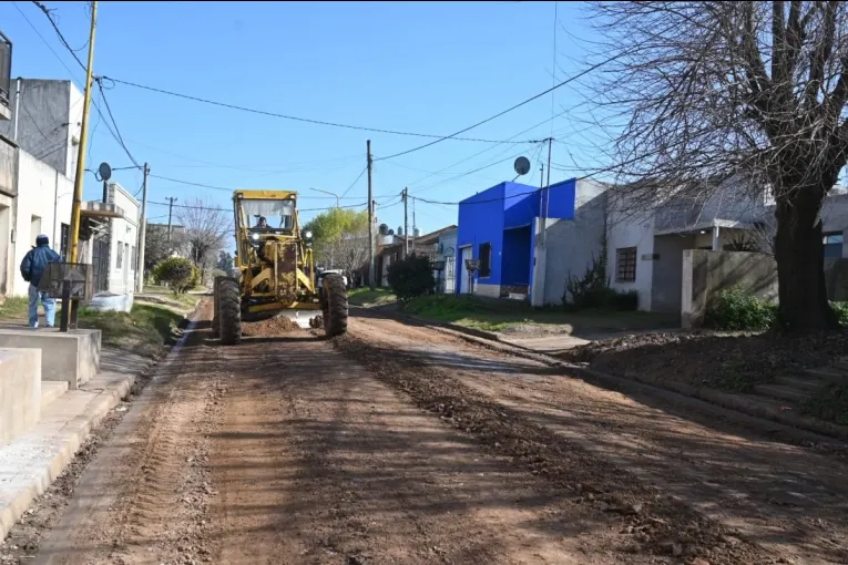 Comenzó el plan de asfaltado en la zona del hospital Centenario