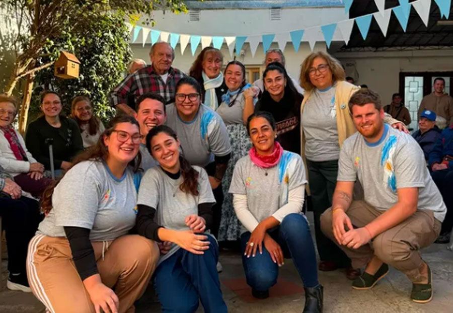 Con emoción y tradición, Residencia Convivir celebró el Día de la Independencia en sus dos sedes