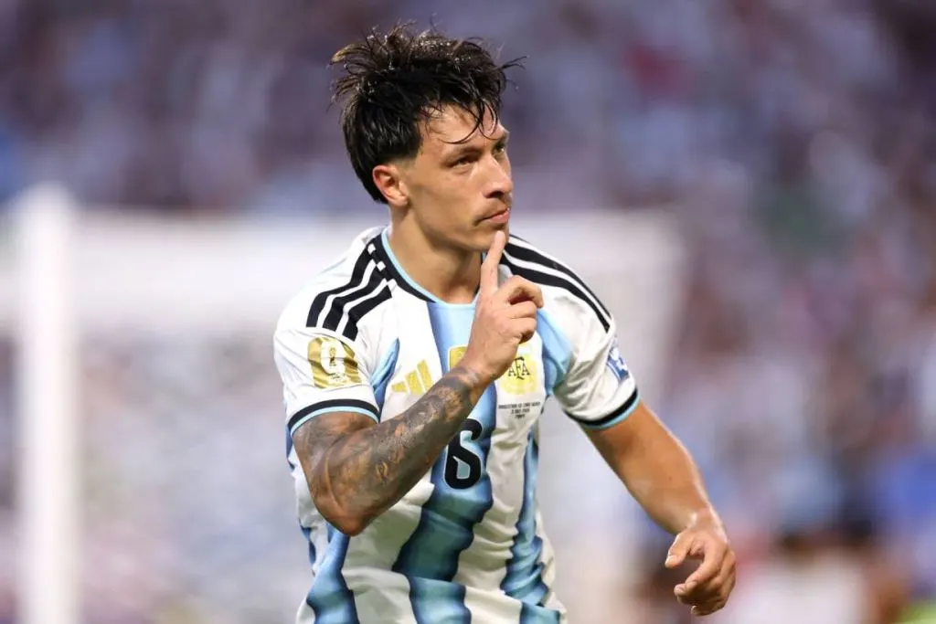 Con gol y asistencia del entrerriano Martínez, Argentina avanzó a octavos de final