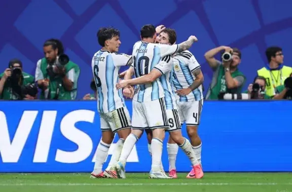 Con temperamento, Argentina lo dio vuelta y remontó un partido que lo dejaba fuera del Mundial