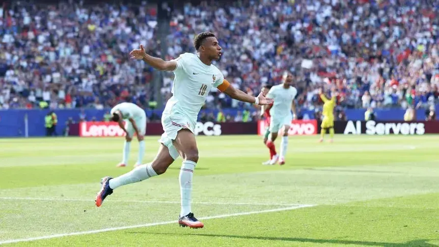 Con un golazo de Mbappé y otro de Dembelé Francia le ganó 2 a 0 a Marruecos y es el primer semifinalista