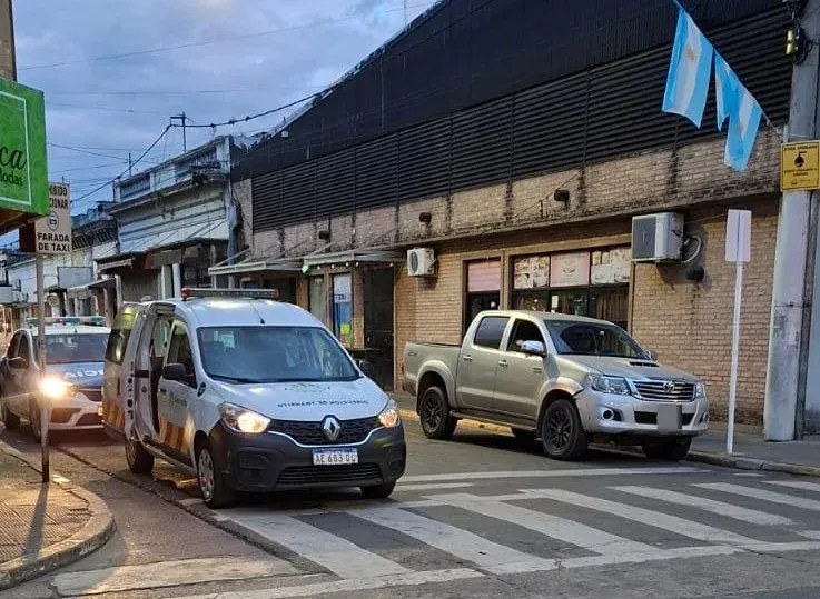 Conductor de una Toyota Hilux circulaba por la calle principal de Concordia en contrasentido y borracho: Le secuestraron la camioneta.