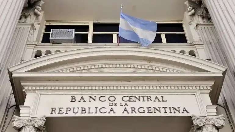 Cuáles son los riesgos que puede afrontar la estabilidad cambiaria, según el Banco Central