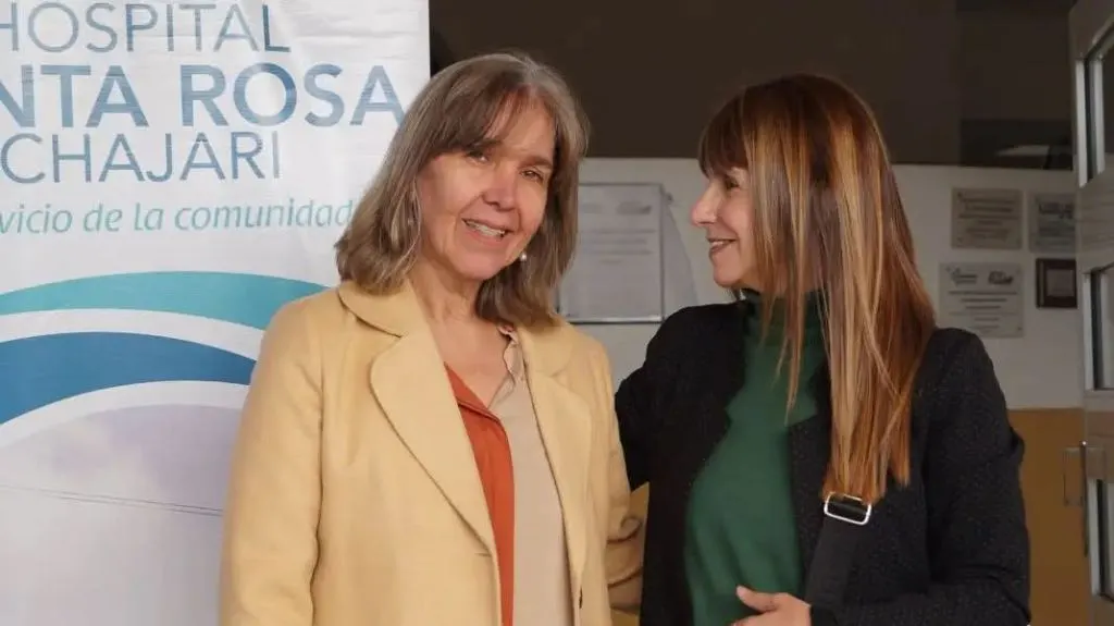 Dejan cesante a médica: críticas de una exministra