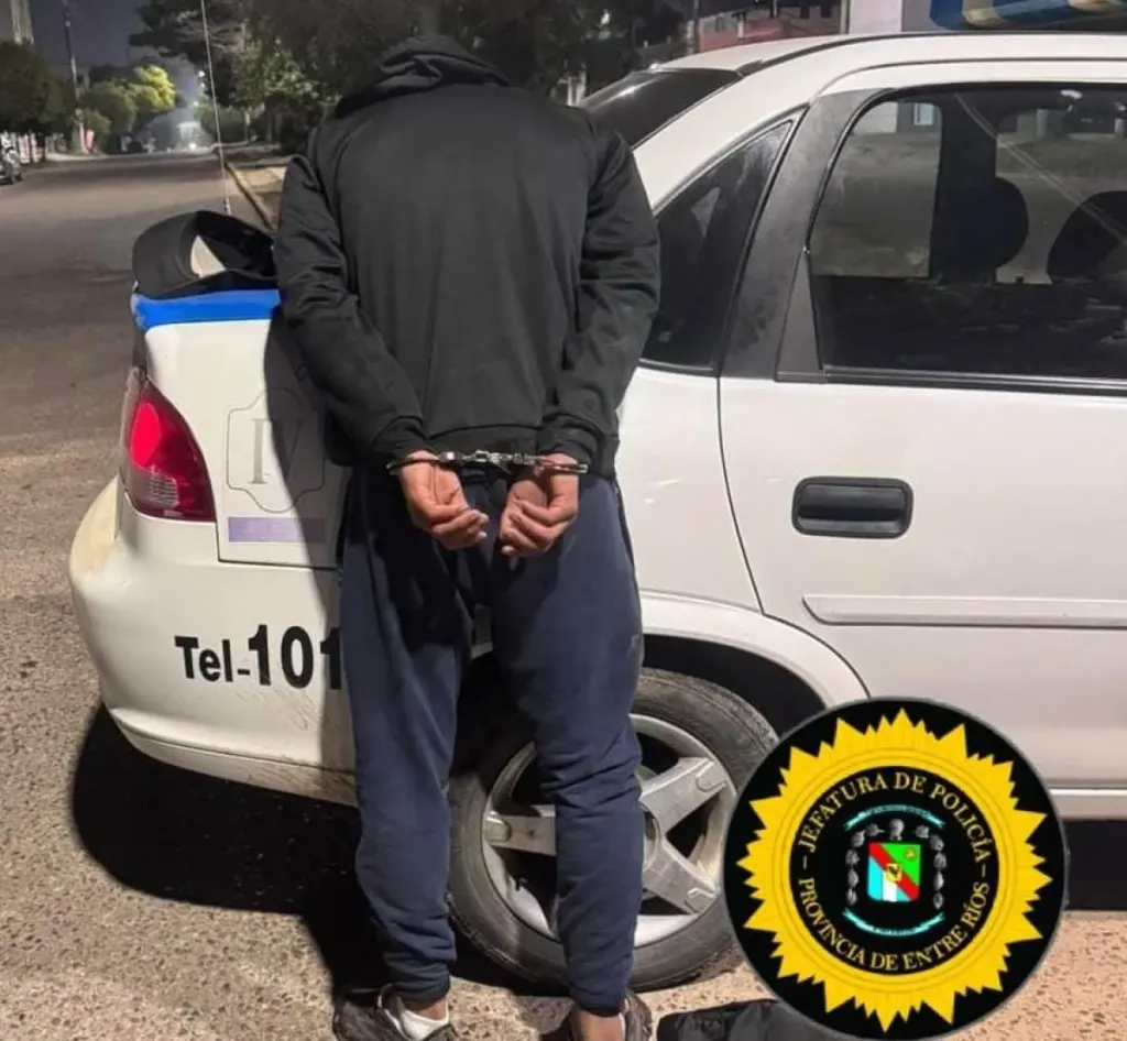 Detuvieron a un joven por robar banquetas de un bar