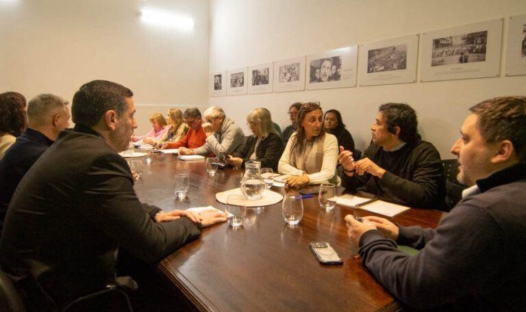 El Gobierno defendió la oferta salarial hecha a los docentes y afirmó que es la “propuesta definitiva”