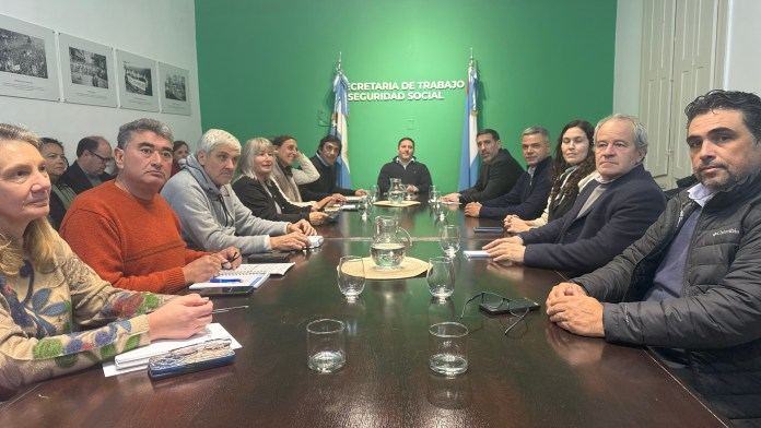 El Gobierno mejoró la oferta salarial a los docentes, pero fue rechazada