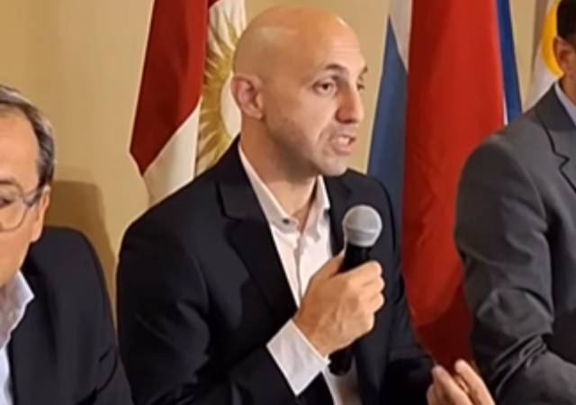 El modelo económico, los despidos, la reconversión laboral, en la mirada del secretario de Trabajo