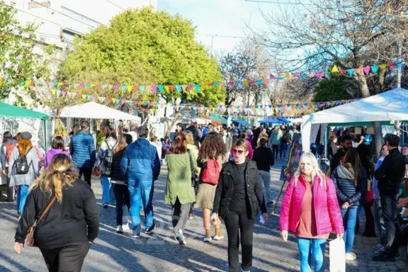 El Paseo Alem celebra 50 ediciones con una jornada especial de cultura y encuentro en el barrio del Puerto
