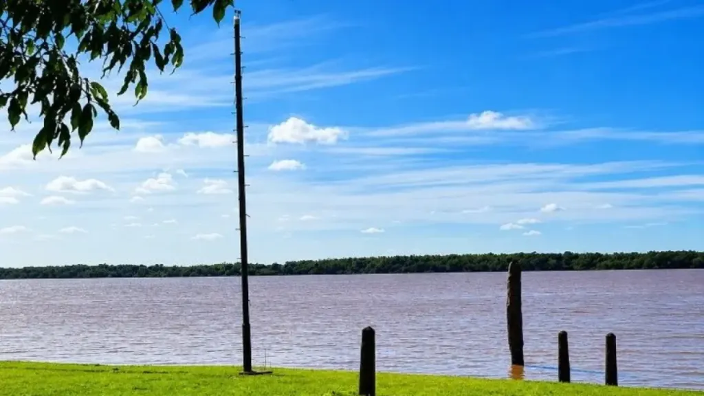 El río Uruguay comenzó a descender y trae alivio a Santo Tomé y Paso de los Libres
