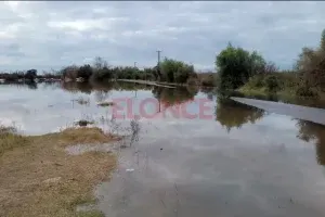 El río Uruguay sube en Concepción del Uruguay y ya cubre el camino a Banco Pelay