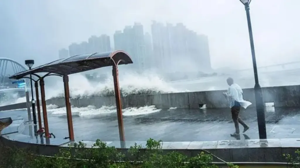 El tifón Bavi, una de las tormentas más poderosas de los últimos años, avanza hacia China y Taiwán