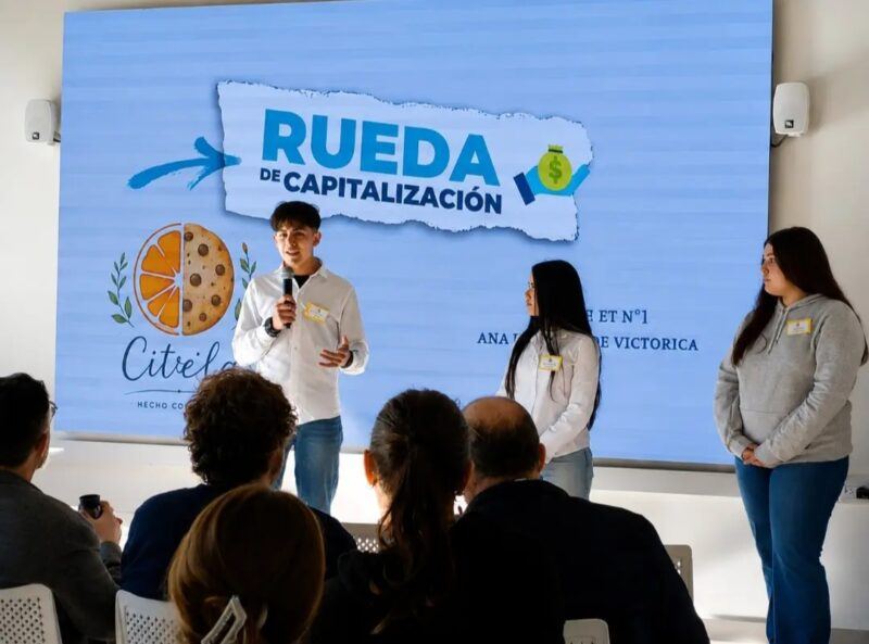 Estudiantes secundarios presentaron sus proyectos en una Rueda de Capitalización