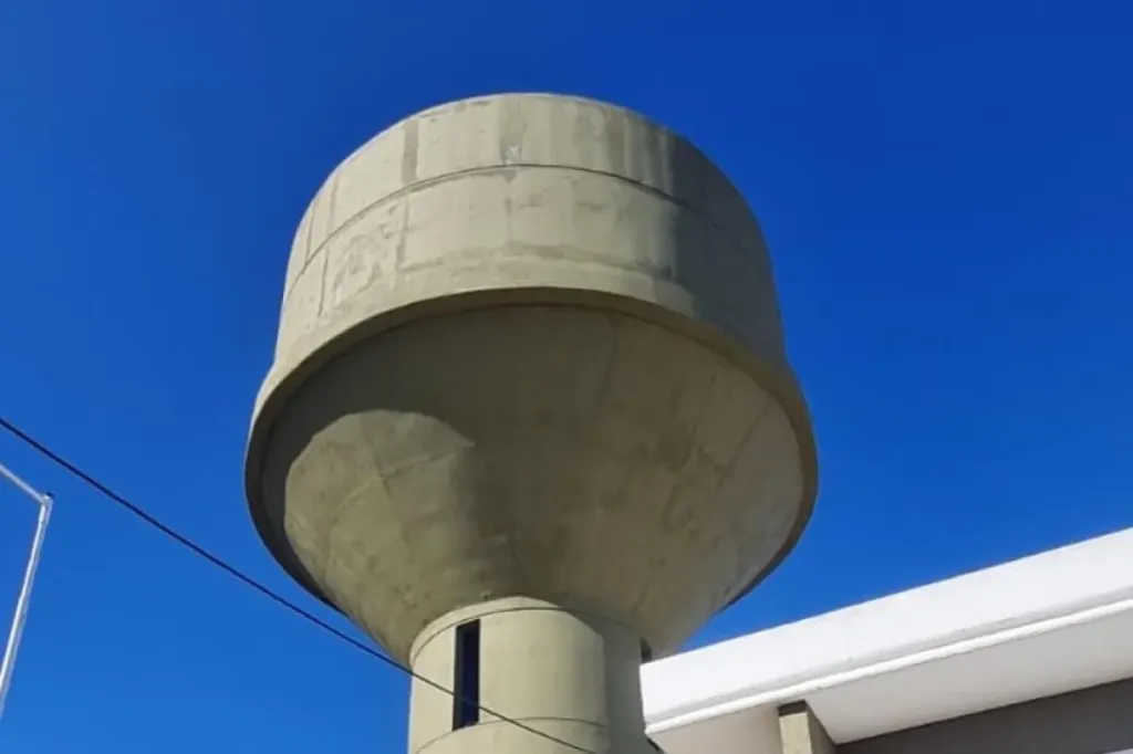Explican por qué persisten los problemas de presión de agua en algunos barrios