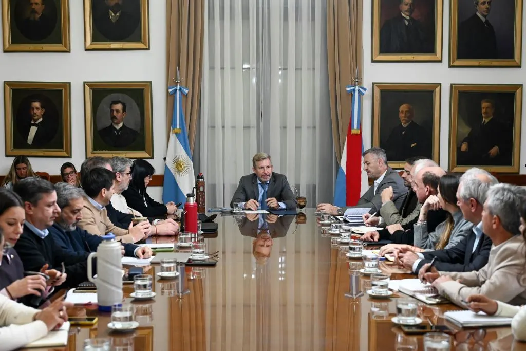 Frigerio encabezó una nueva reunión de gabinete con eje en obras viales y gestión