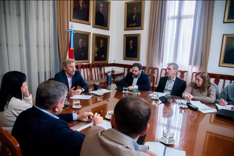 Frigerio reunió a su gabinete para coordinar medidas preventivas por El Niño y la crecida de los ríos