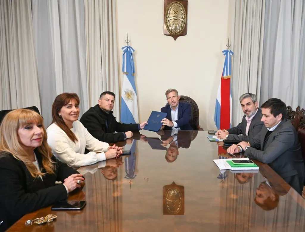 Frigerio sentó a la misma mesa a Arévalo y Domínguez