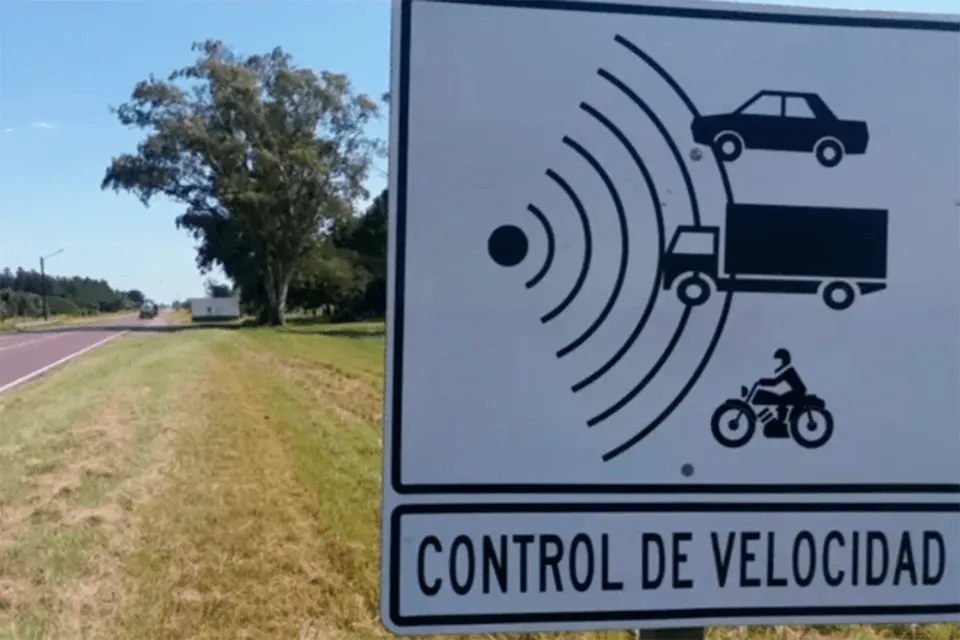 Fuerte reclamo de automovilistas por multas frente al acceso a Crespo