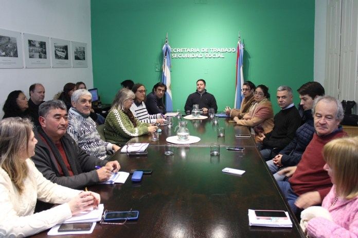 Gobierno y docentes retoman la negociación paritaria el miércoles