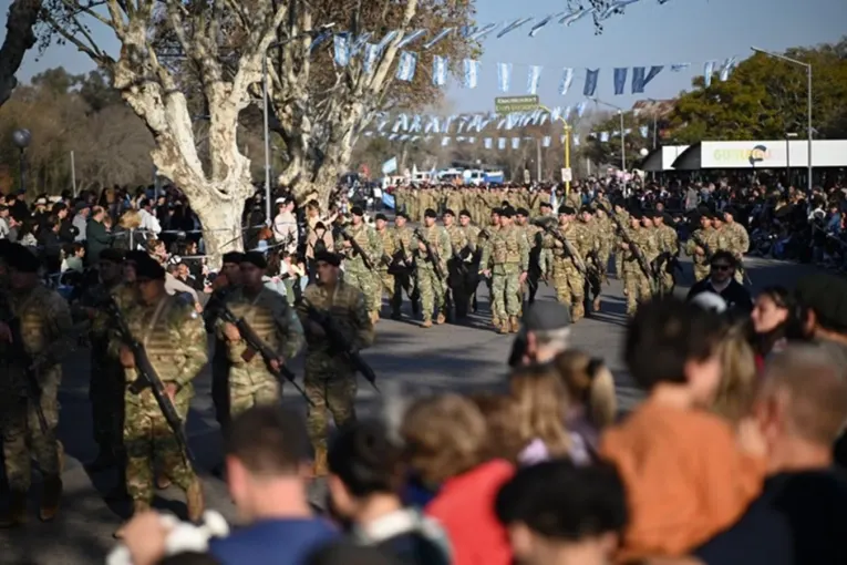 Gualeguaychú celebró el 9 de Julio con una multitudinaria jornada en la Costanera